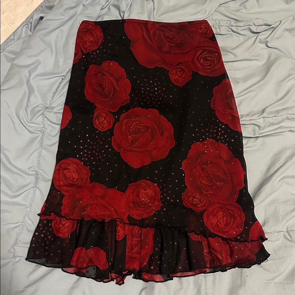 Byer California Black and Red sparkly rose Floral midi Skirt